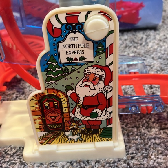 The North Pole Express semi-working -possibly fixable? 4 parts? Santa Train - Picture 8 of 13
